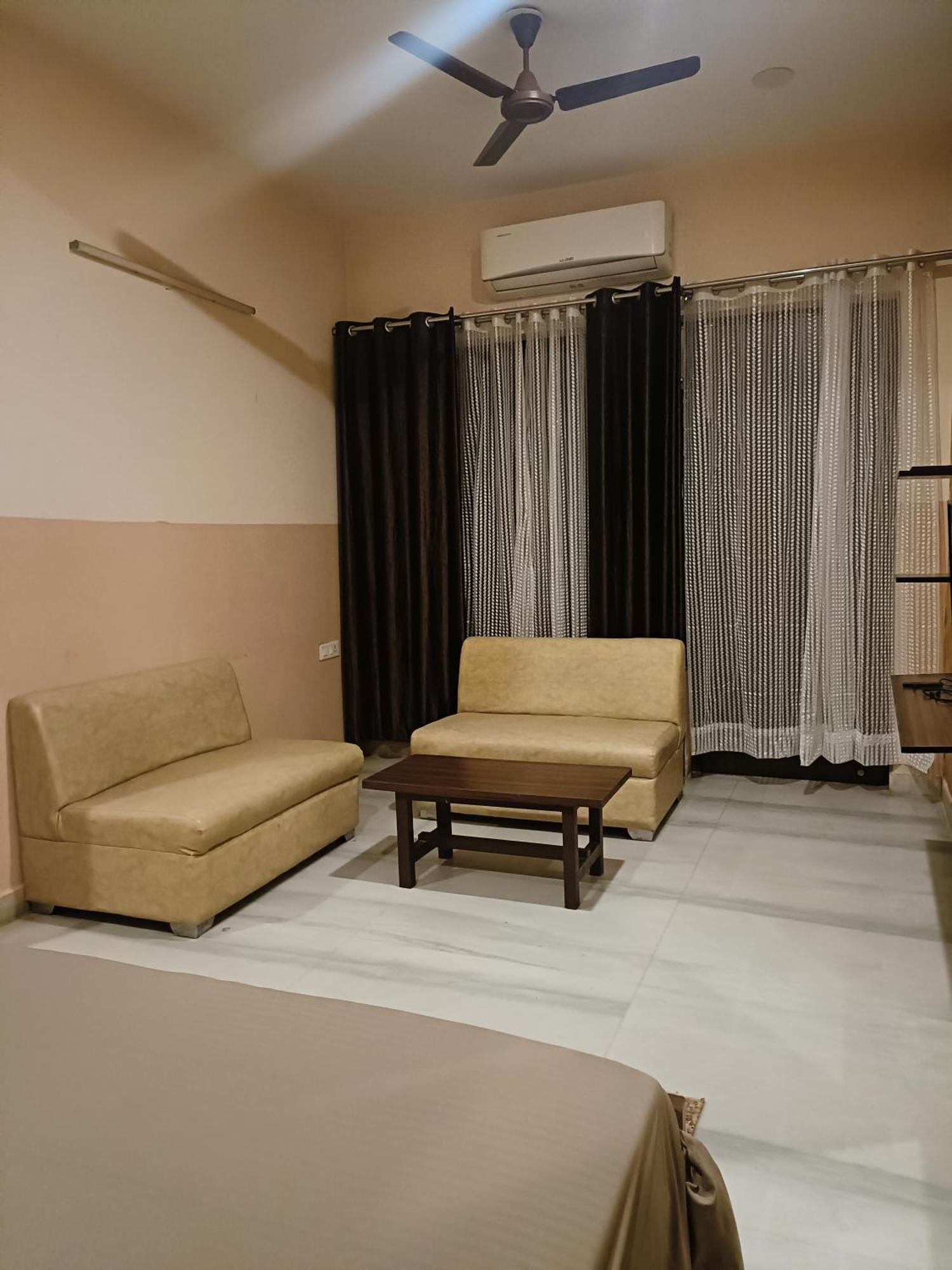 Mi Casa Sector 47 Apartment คูร์เคาน์ ภายนอก รูปภาพ
