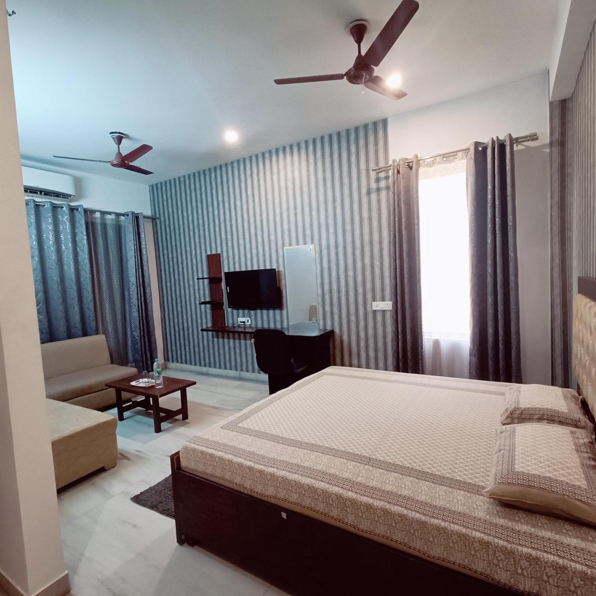 Mi Casa Sector 47 Apartment คูร์เคาน์ ภายนอก รูปภาพ
